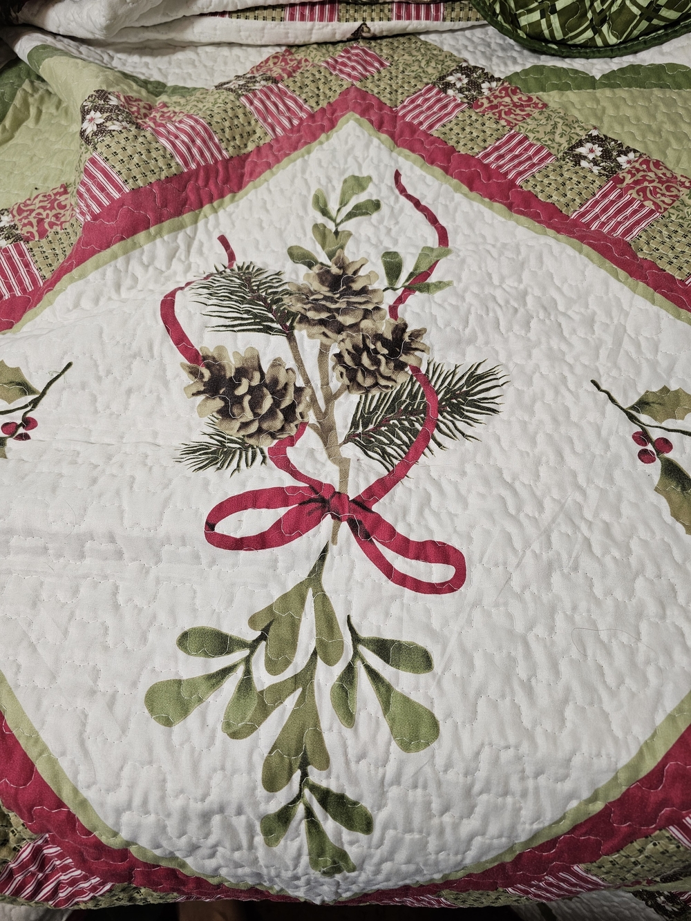 Winston Brands Inc. Full/Queen 86x86 Christmas Patchwork Quilted Quilt
